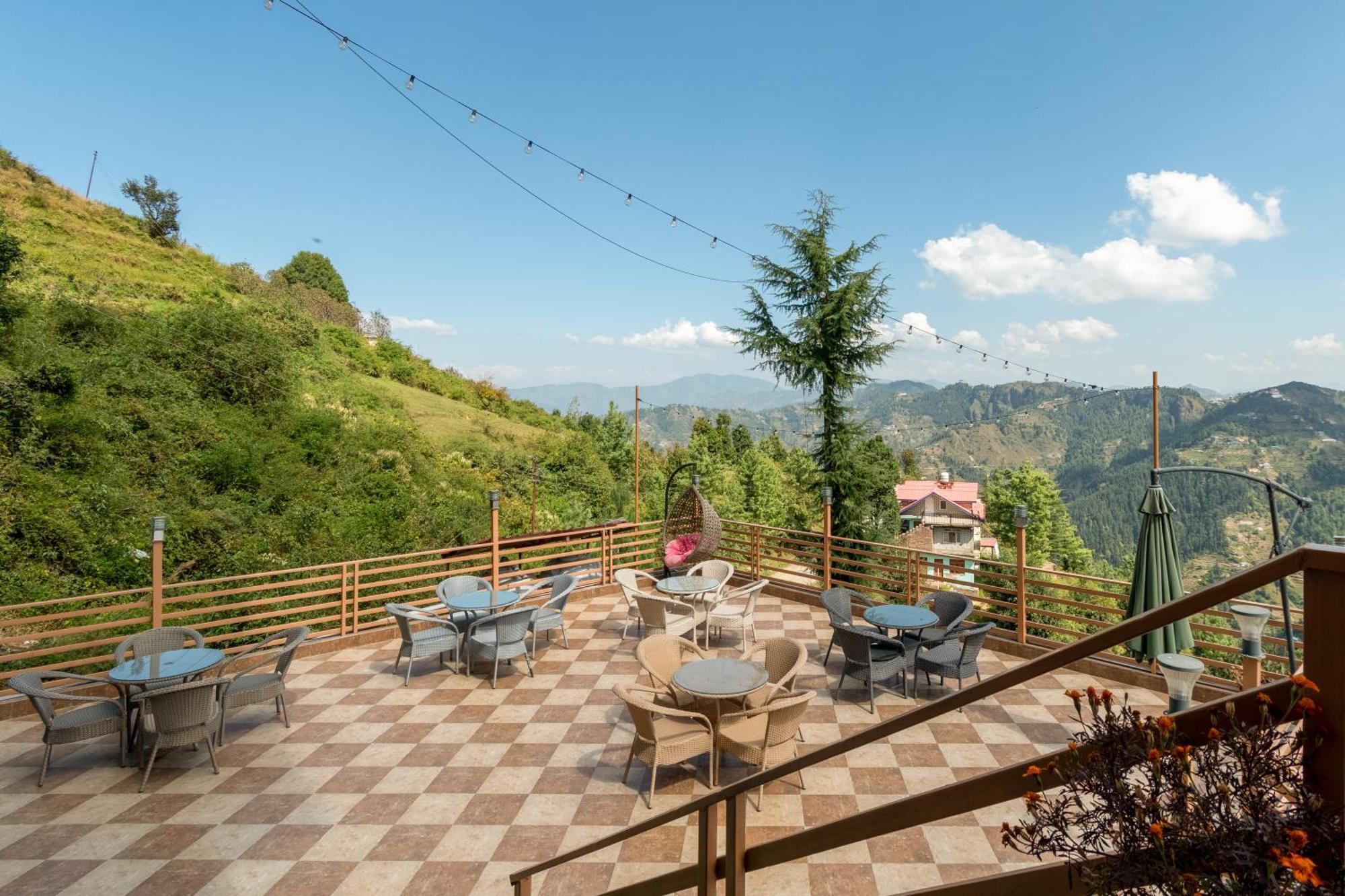 Hotel Wood Crista Kufri Near An Apple Orchard Exterior foto